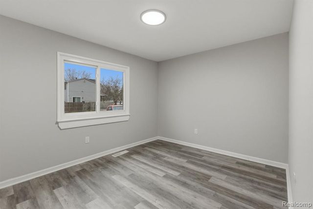 15527 Meadow Street, Romulus, MI 48174