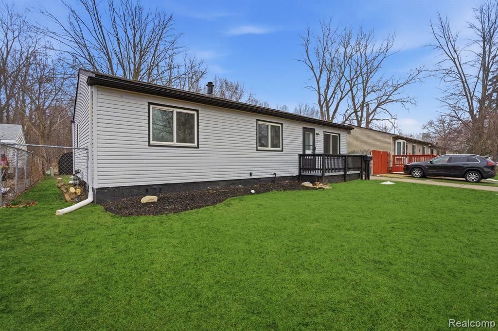 15527 Meadow Street, Romulus, MI 48174