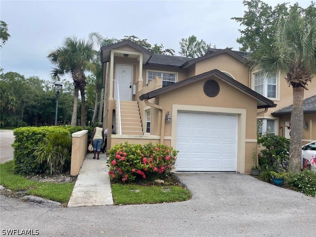 9570 Crescent Garden DR 201, Naples, FL 34109