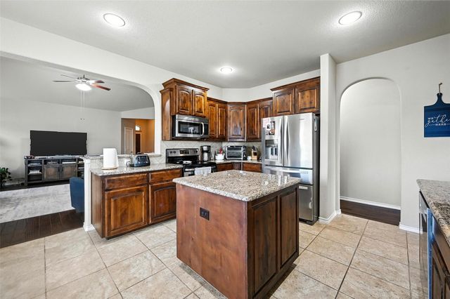 452 Delgany Trail, Fort Worth, TX 76052