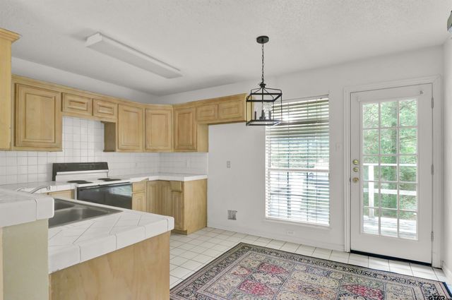 2006 Villa Dr, Tyler, TX 75703