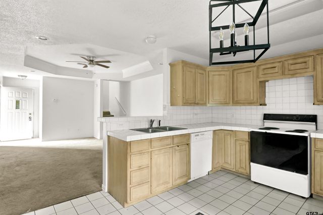 2006 Villa Dr, Tyler, TX 75703