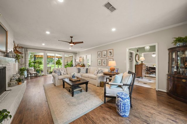 5311 W Plantation Oaks Drive, Rosharon, TX 77583