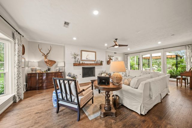 5311 W Plantation Oaks Drive, Rosharon, TX 77583