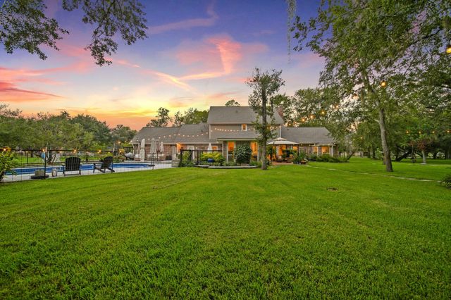 5311 W Plantation Oaks Drive, Rosharon, TX 77583