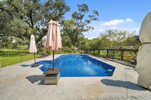 5311 W Plantation Oaks Drive, Rosharon, TX 77583