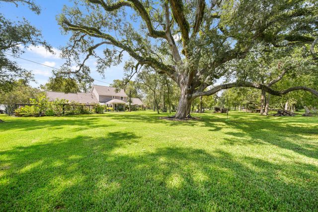 5311 W Plantation Oaks Drive, Rosharon, TX 77583