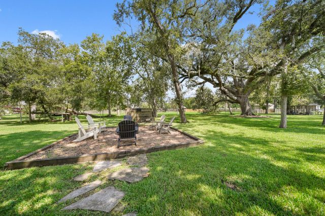 5311 W Plantation Oaks Drive, Rosharon, TX 77583