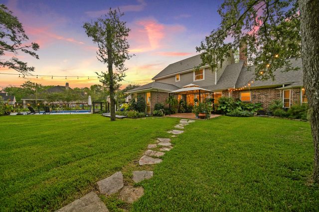 5311 W Plantation Oaks Drive, Rosharon, TX 77583