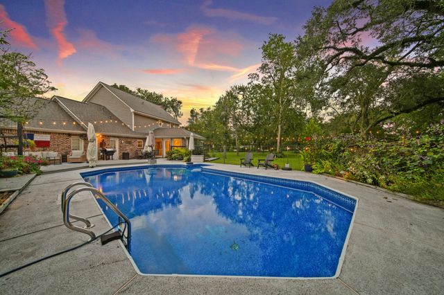 5311 W Plantation Oaks Drive, Rosharon, TX 77583