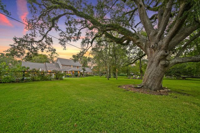 5311 W Plantation Oaks Drive, Rosharon, TX 77583