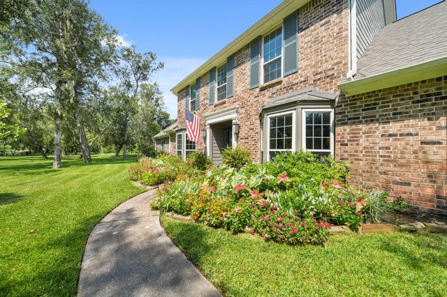 5311 W Plantation Oaks Drive, Rosharon, TX 77583