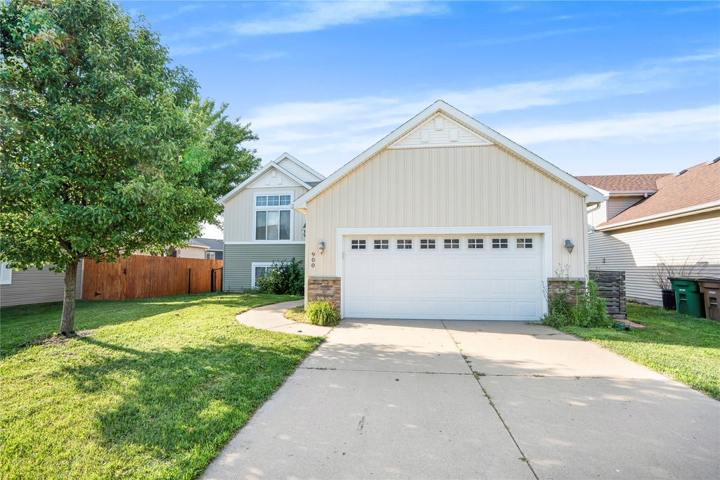 900 34th Street SW, Bondurant, IA 50035