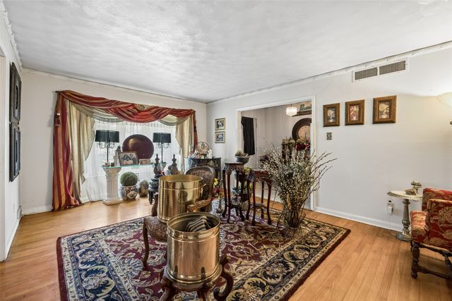 724 W Five Mile Parkway, Dallas, TX 75224