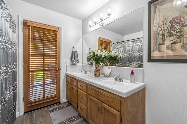 1405 Lincoln Lane, Lemoore, CA 93245