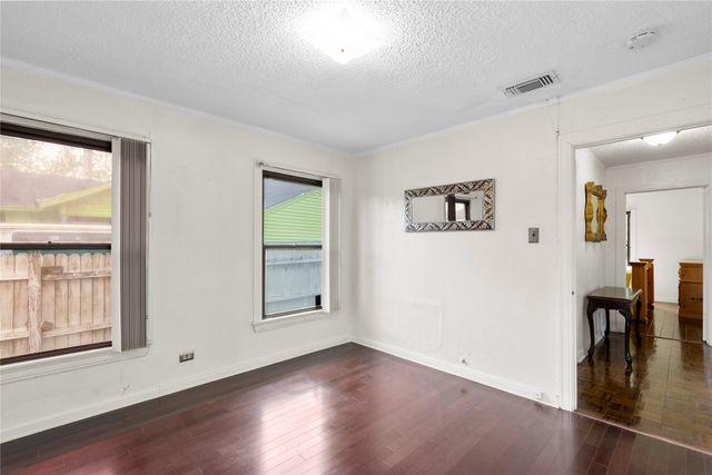 1109 N Jim Miller Road, Dallas, TX 75217