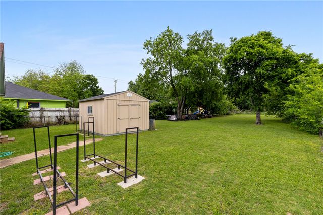 1109 N Jim Miller Road, Dallas, TX 75217