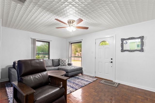 1109 N Jim Miller Road, Dallas, TX 75217