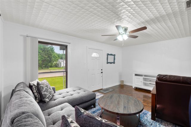 1109 N Jim Miller Road, Dallas, TX 75217