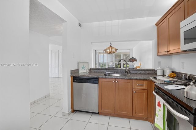 1931 Sabal Palm Drive 203, Davie, FL 33324