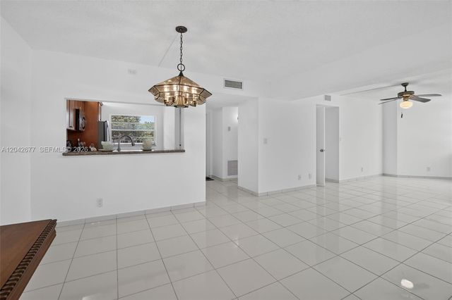 1931 Sabal Palm Drive 203, Davie, FL 33324