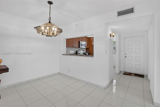 1931 Sabal Palm Drive 203, Davie, FL 33324