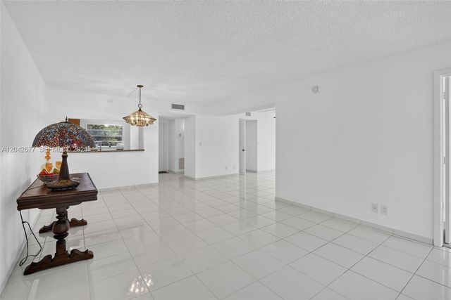 1931 Sabal Palm Drive 203, Davie, FL 33324