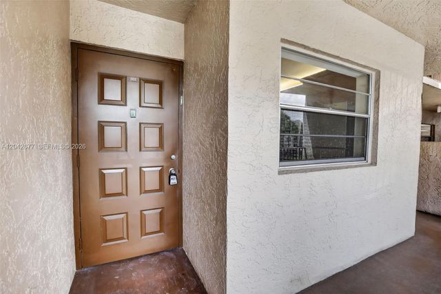 1931 Sabal Palm Drive 203, Davie, FL 33324
