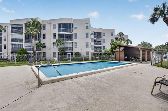 1931 Sabal Palm Drive 203, Davie, FL 33324