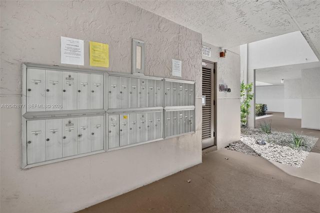 1931 Sabal Palm Drive 203, Davie, FL 33324