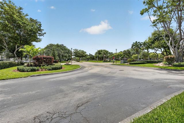 1931 Sabal Palm Drive 203, Davie, FL 33324