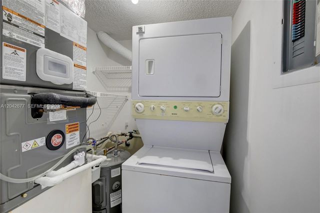 1931 Sabal Palm Drive 203, Davie, FL 33324