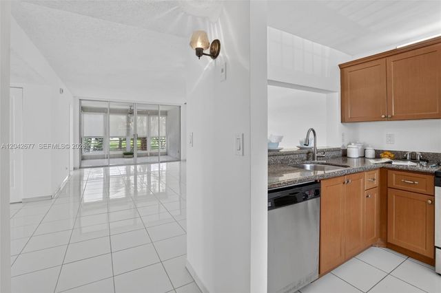 1931 Sabal Palm Drive 203, Davie, FL 33324