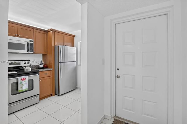 1931 Sabal Palm Drive 203, Davie, FL 33324
