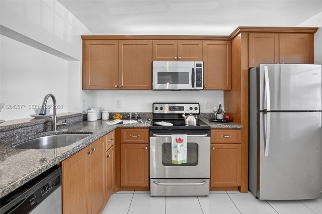1931 Sabal Palm Drive 203, Davie, FL 33324