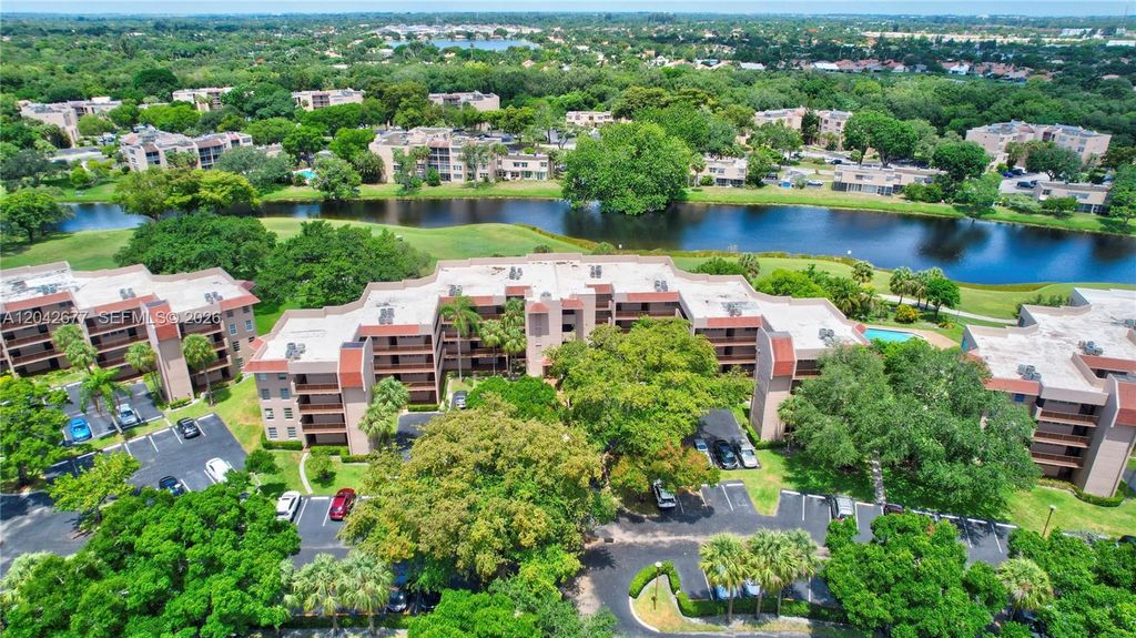 1931 Sabal Palm Drive 203, Davie, FL 33324
