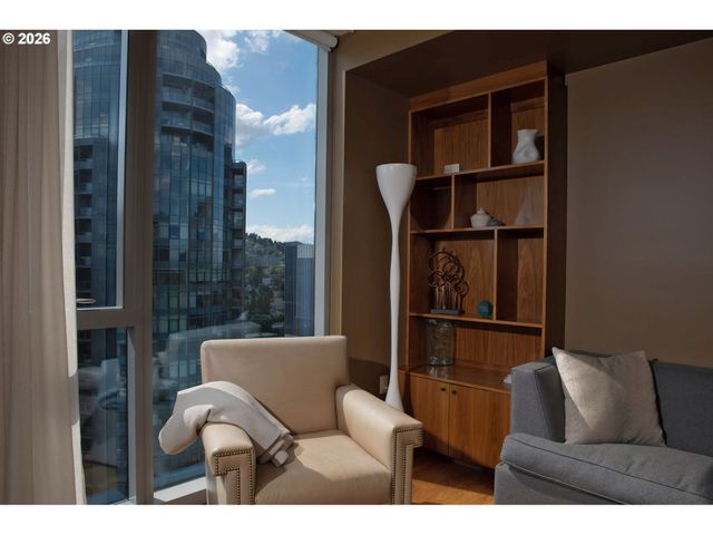 841 S GAINES St, Portland, OR 97239