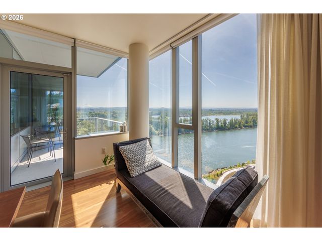 841 S GAINES St, Portland, OR 97239