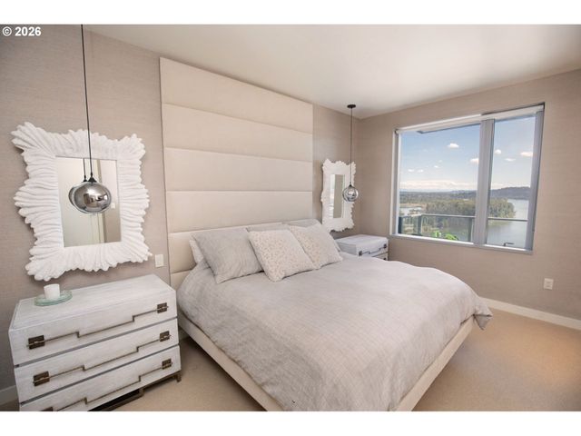 841 S GAINES St, Portland, OR 97239