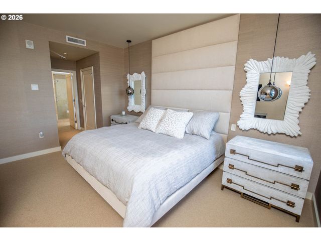 841 S GAINES St, Portland, OR 97239