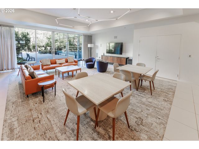 841 S GAINES St, Portland, OR 97239