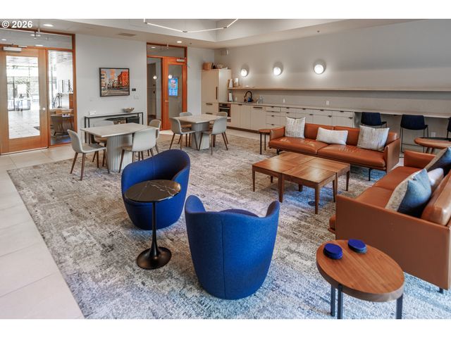 841 S GAINES St, Portland, OR 97239