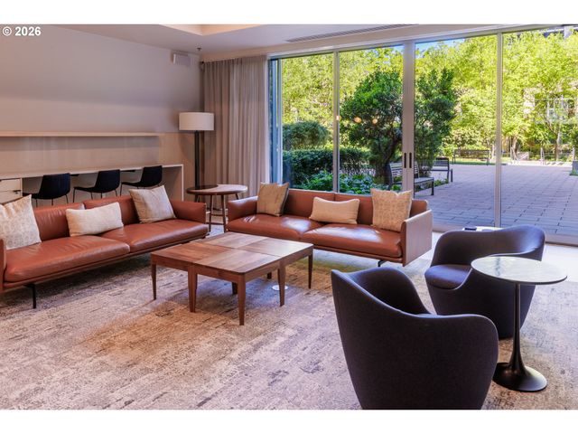 841 S GAINES St, Portland, OR 97239