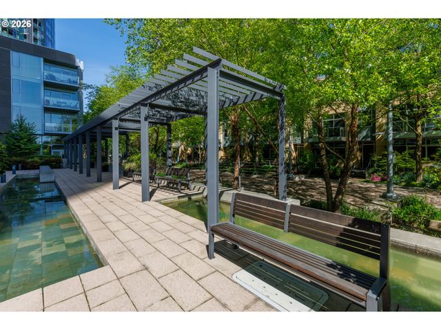 841 S GAINES St, Portland, OR 97239