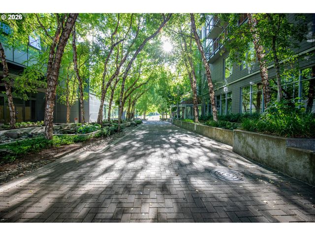 841 S GAINES St, Portland, OR 97239