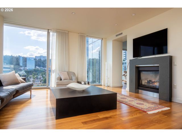 841 S GAINES St, Portland, OR 97239