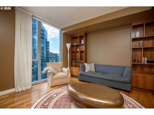 841 S GAINES St, Portland, OR 97239