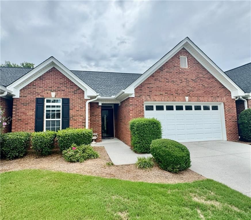 137 Regency SW Row, Calhoun, GA 30701