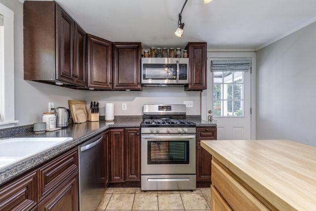 60 Mountain Road, Concord, NH 03301
