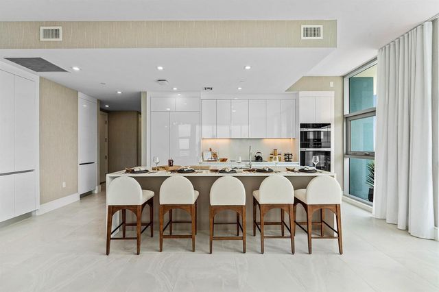 220 Lake Shore Drive 2123, Lake Park, FL 33403